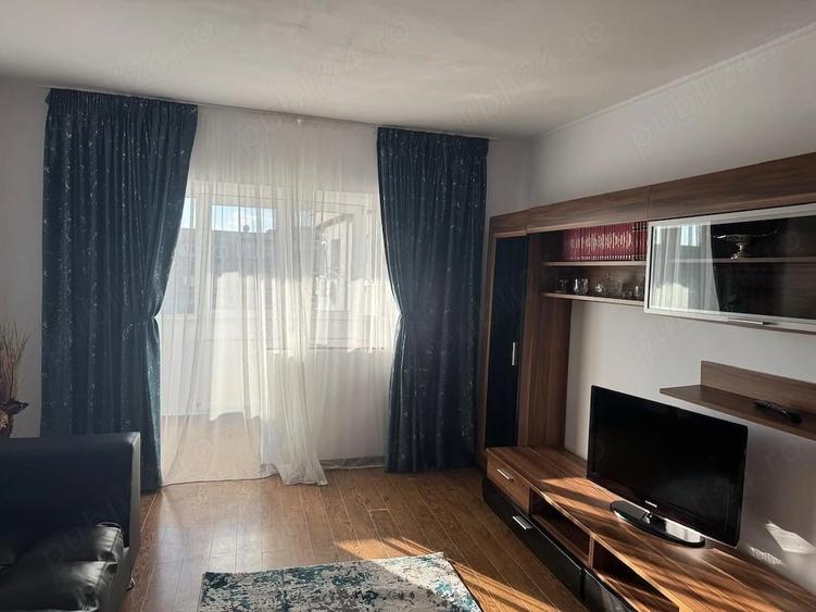Apartament cu 3 camere decomandat în Paltiniș