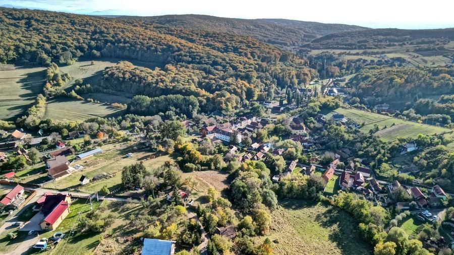 Teren Construcții intravilan de 2825 mp, în Vâlcele