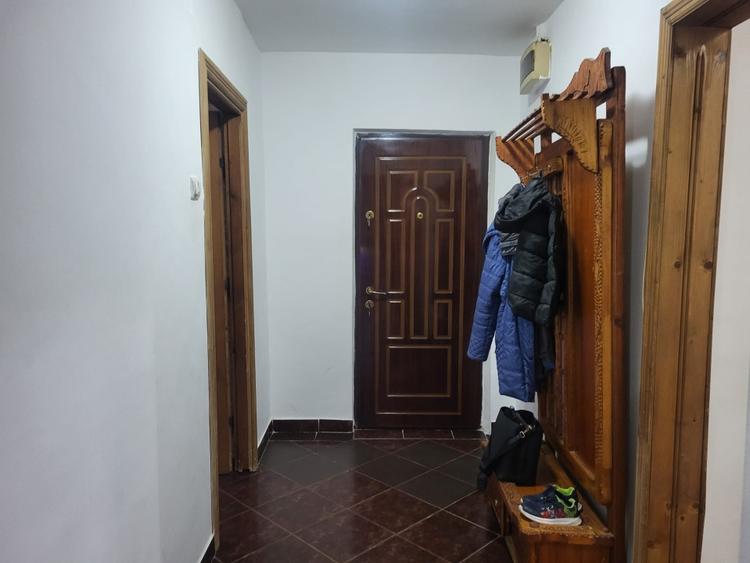 Apartament cu 3 camere decomandat, mobilat în 1 Mai