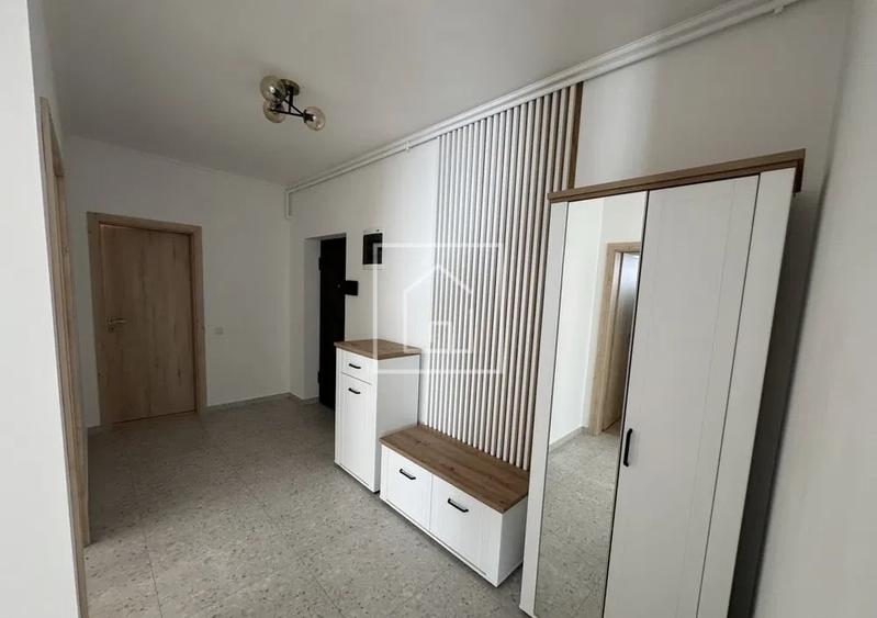 Apartament cu 3 camere decomandat, mobilat în Central