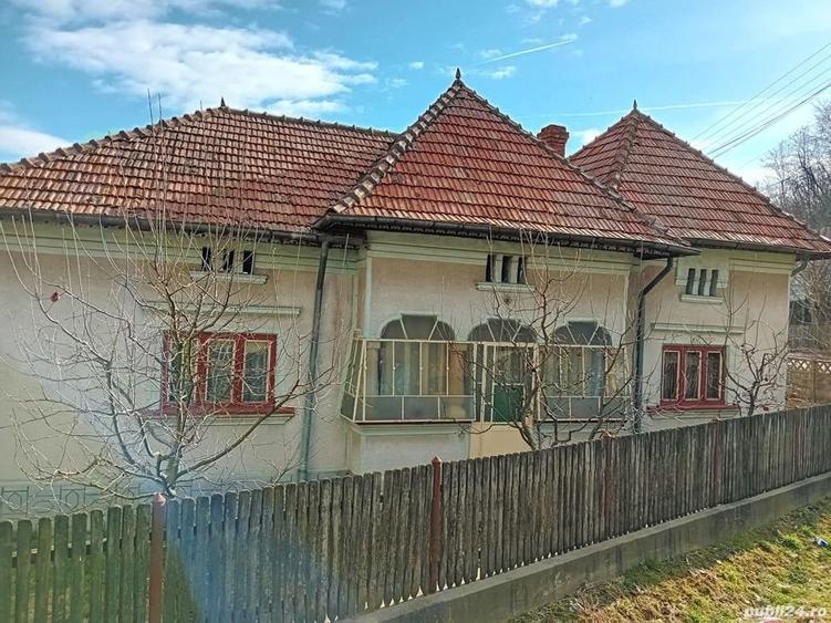 Casă cu 6 camere în Căprioru