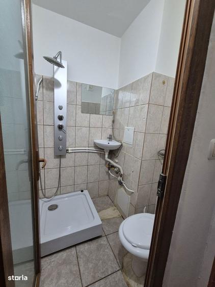 Garsonieră în Vest