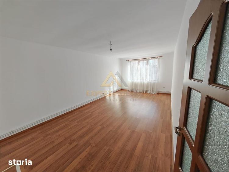 Apartament 3 camere decomandat 70 mp utili si garaj mare sub bloc - 10