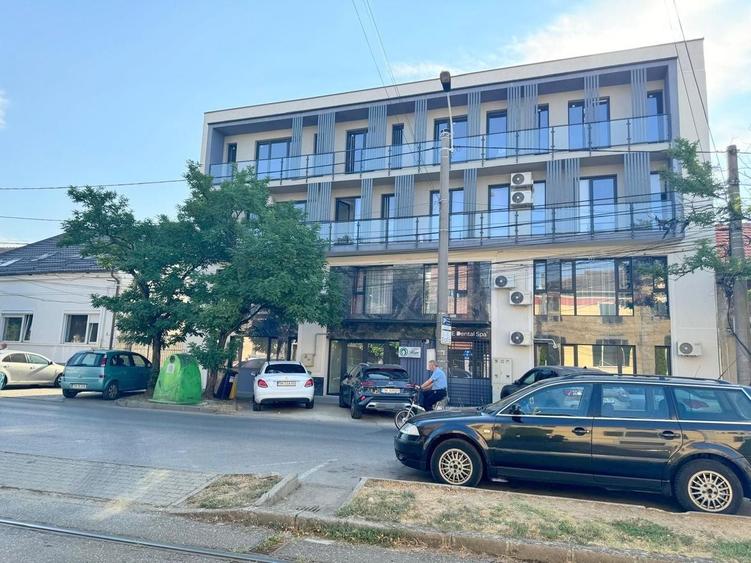 Birou, de 210 mp, în Central