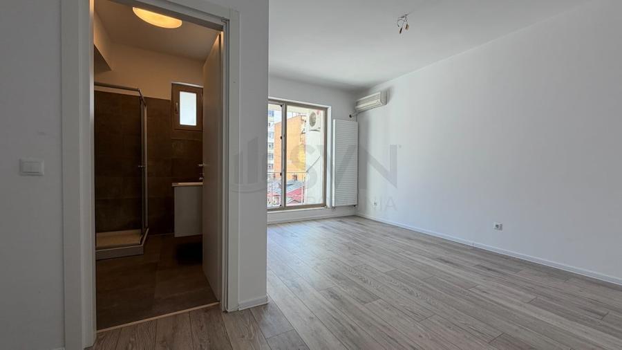 Apartament cu 4 camere semidecomandat în Iancului