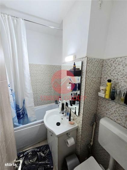 Apartament cu 2 camere semidecomandat în Casa de Cultură