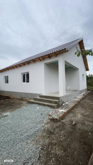 Casă cu 4 camere cu Teren 275 Mp în Lumina