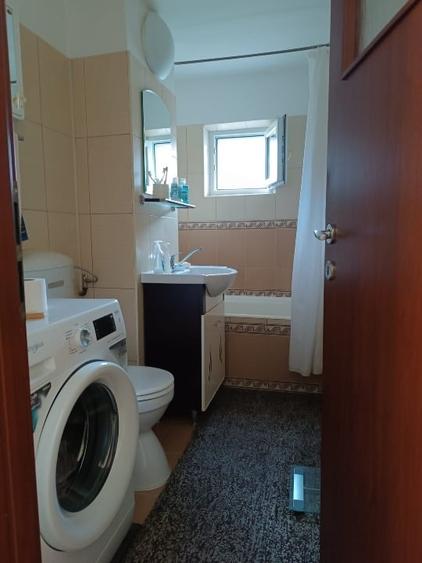 Apartament cu 3 camere decomandat, mobilat în Aradului