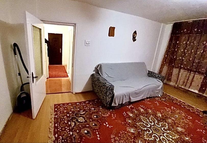 Garsonieră decomandată în Central