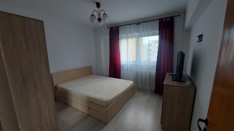 Apartament cu 3 camere semidecomandat în Lujerului