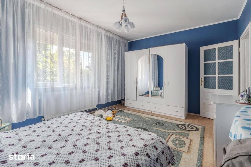 Casă cu 7 camere cu Teren 1230 Mp în Borș