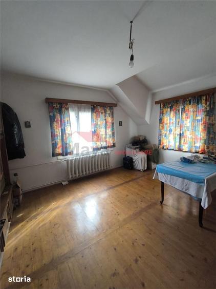 Casă cu 9 camere cu Teren 776 Mp în Ștefan cel Mare