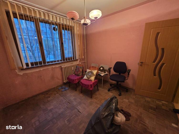 Apartament cu 3 camere decomandat în Titan — fotografia 1