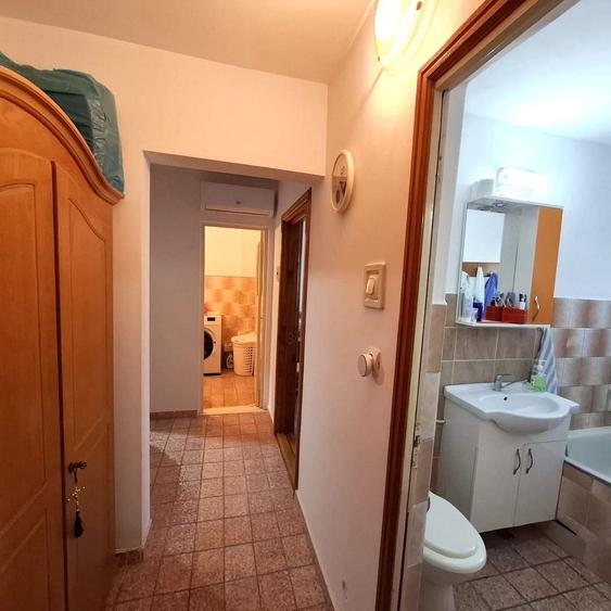 Apartament cu 3 camere decomandat în Sud