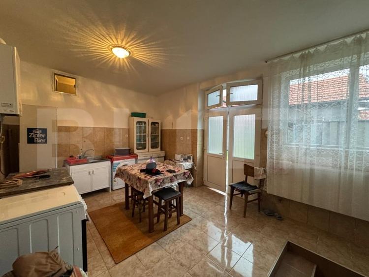 Casă individuală cu 5 camere cu Canalizare în 700