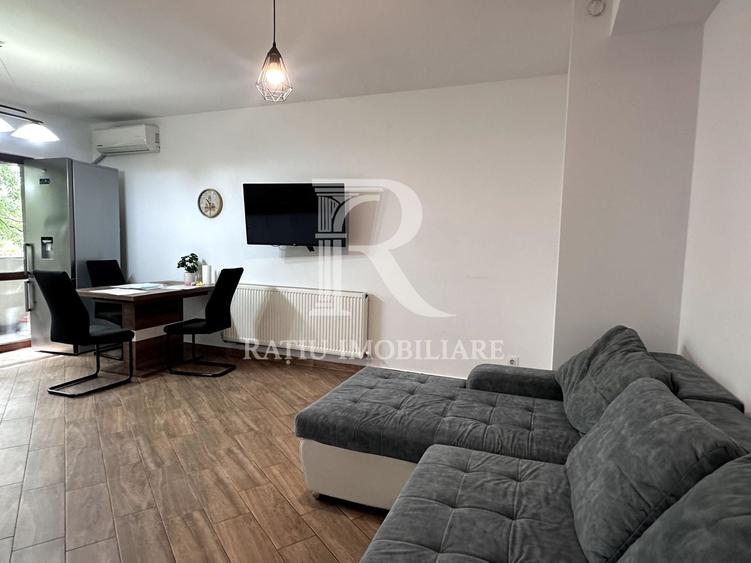 Apartament cu 3 camere decomandat, mobilat în Ultracentral