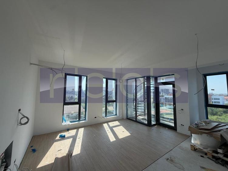 Apartament cu 4 camere, mobilat în Central
