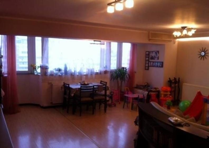 Apartament cu 3 camere decomandat în Sârbi