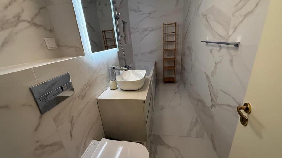 Apartament cu 2 camere semidecomandat, mobilat în Unirii