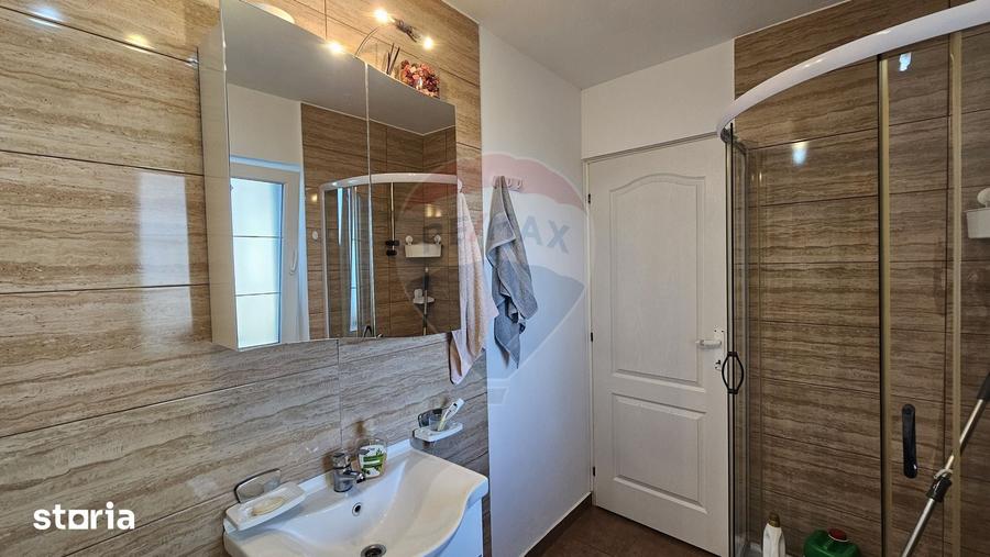 Casă cu 6 camere cu Teren 3614 Mp în Moara