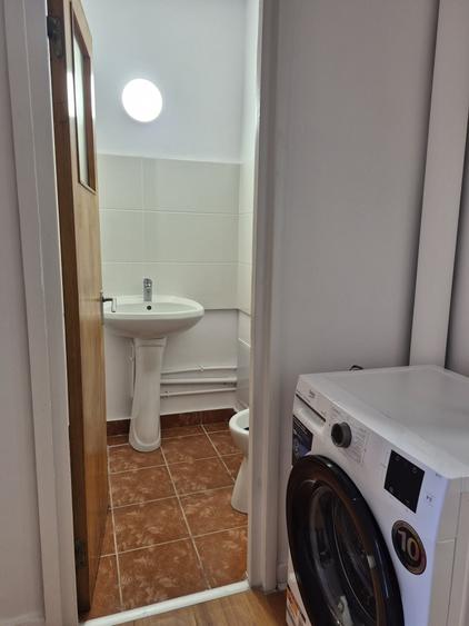 Apartament cu 4 camere semidecomandat în Colentina