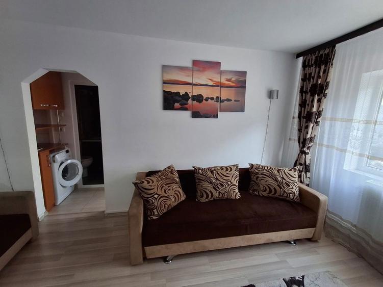 Apartament cu 3 camere semidecomandat în Nord