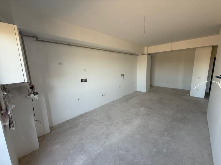 Apartament cu 2 camere decomandat în E3