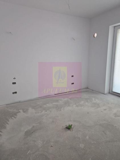 Apartament cu 2 camere decomandat în Pajura