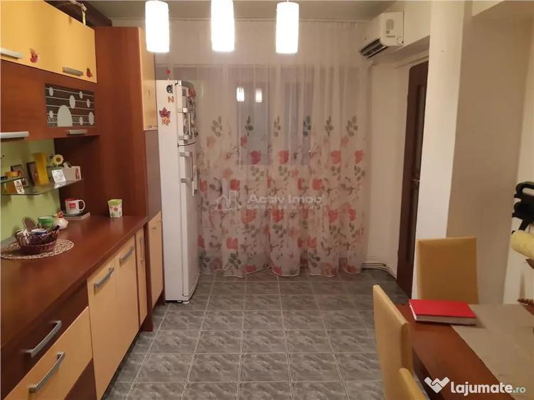 Apartament cu 3 camere decomandat în Central