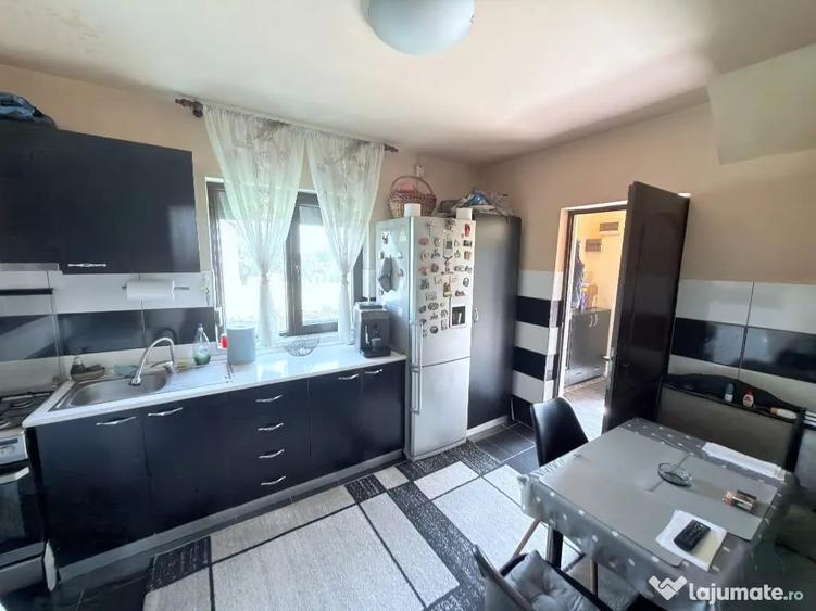 Casă cu 4 camere cu Teren 500 Mp în Central