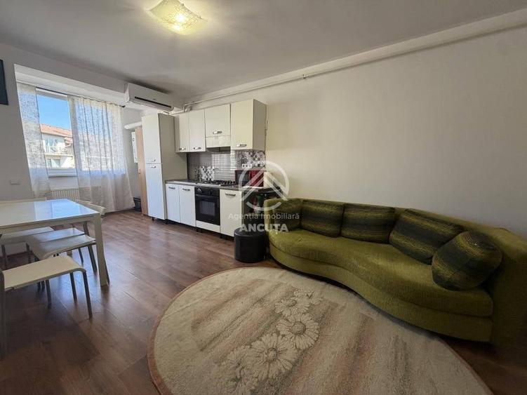 Apartament cu 2 camere semidecomandat în Tăuți