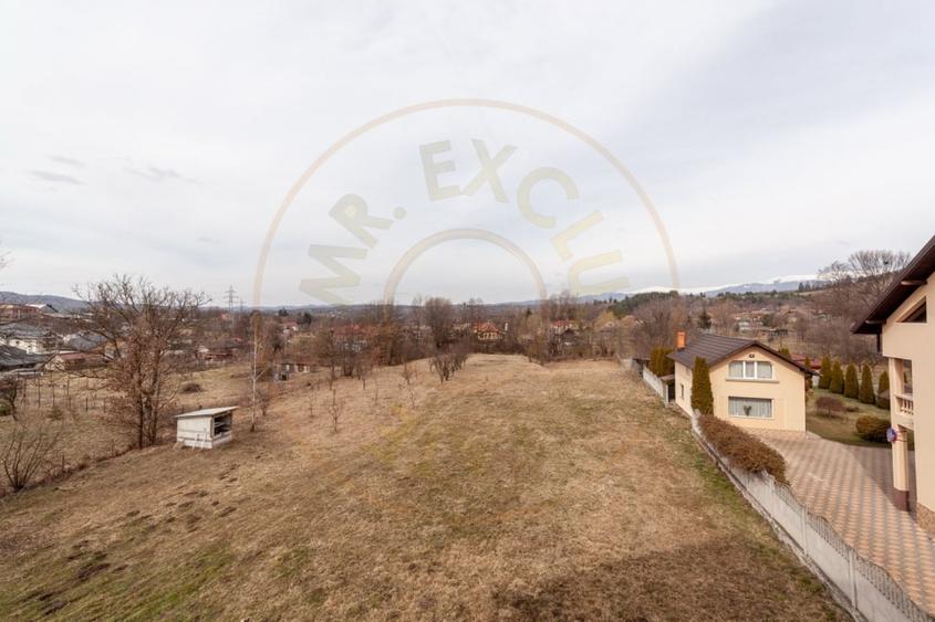 Casă individuală cu 12 camere cu Teren 4563 Mp în Bughea de Sus