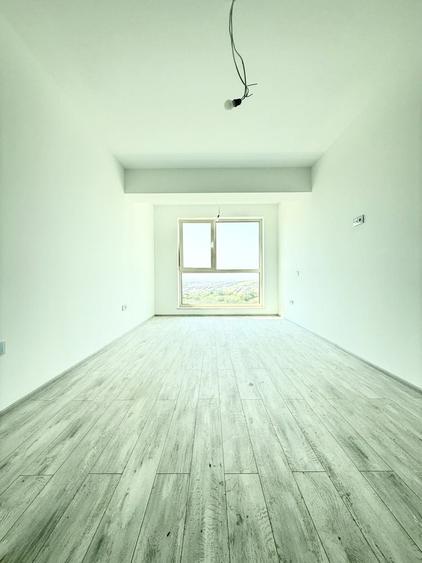 Apartament cu 3 camere decomandat în Rediu