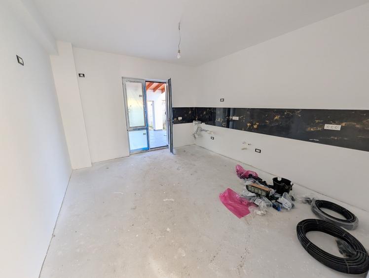 Casă individuală cu 5 camere cu Canalizare în Ștefăneștii de Jos