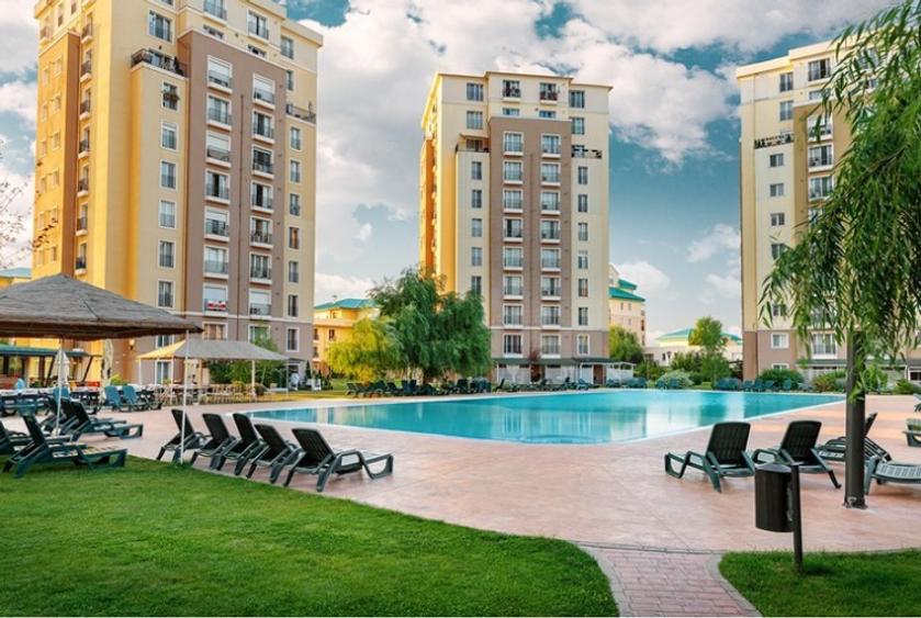 Apartament cu 3 camere decomandat în Ștefăneștii de Jos