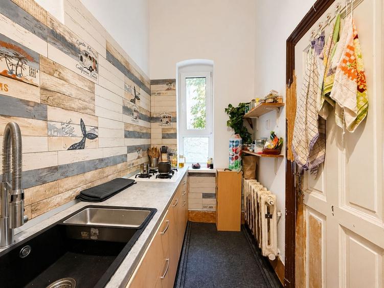 Apartament cu 4 camere circular, mobilat în Central