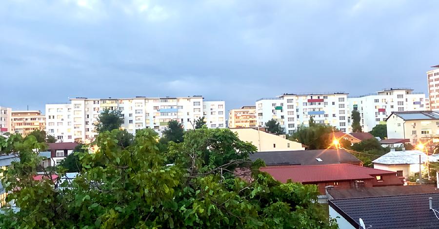 Apartament cu 2 camere decomandat în 1 Mai