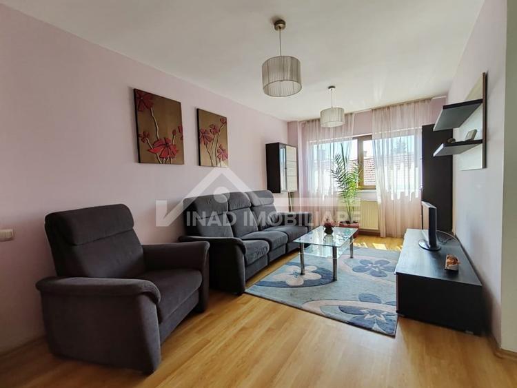 Apartament cu 3 camere semidecomandat, mobilat în Central