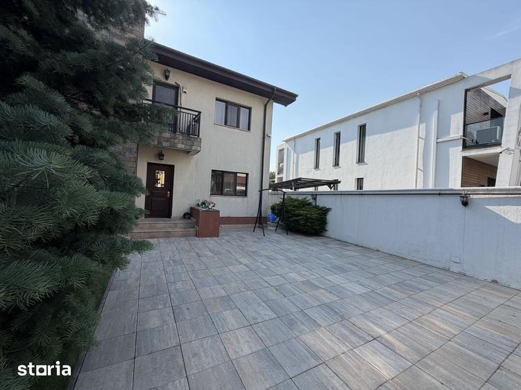 Casă cu 5 camere cu Teren 355 Mp în Central