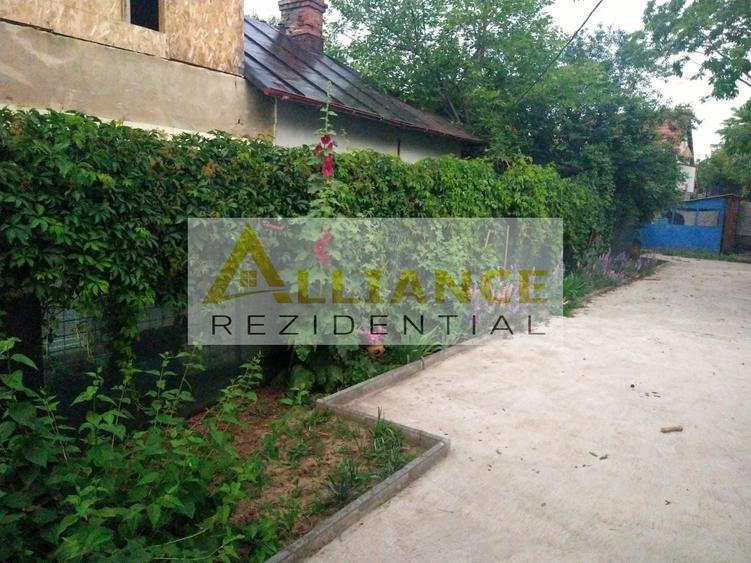 Casă individuală cu 6 camere cu Canalizare în Central