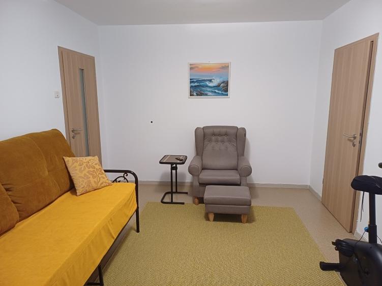 Apartament cu 4 camere semidecomandat în Gorjului