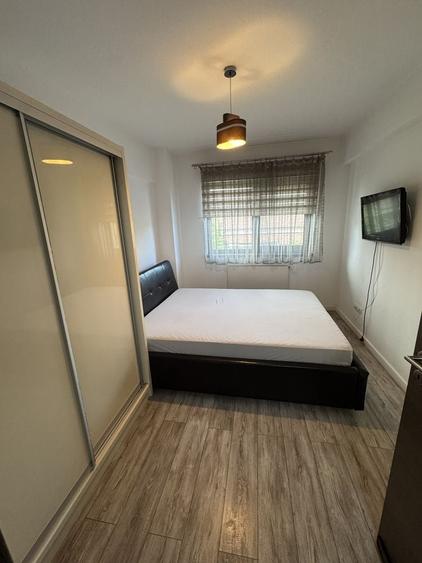 Apartament cu 3 camere în Craiovița Nouă
