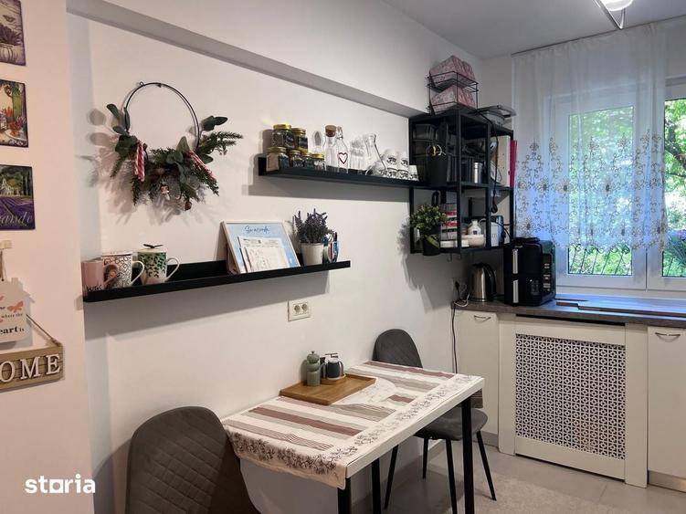 Apartament cu 3 camere semidecomandat în Titan