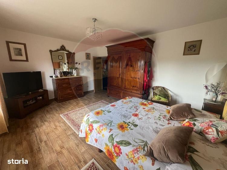Casă cu 4 camere cu Teren 983 Mp în Garoafa