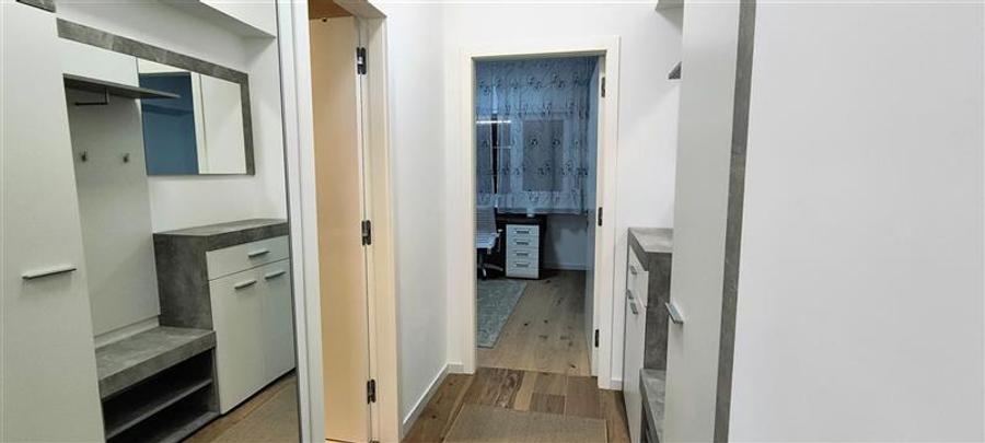 Apartament cu 4 camere decomandat, mobilat în Central