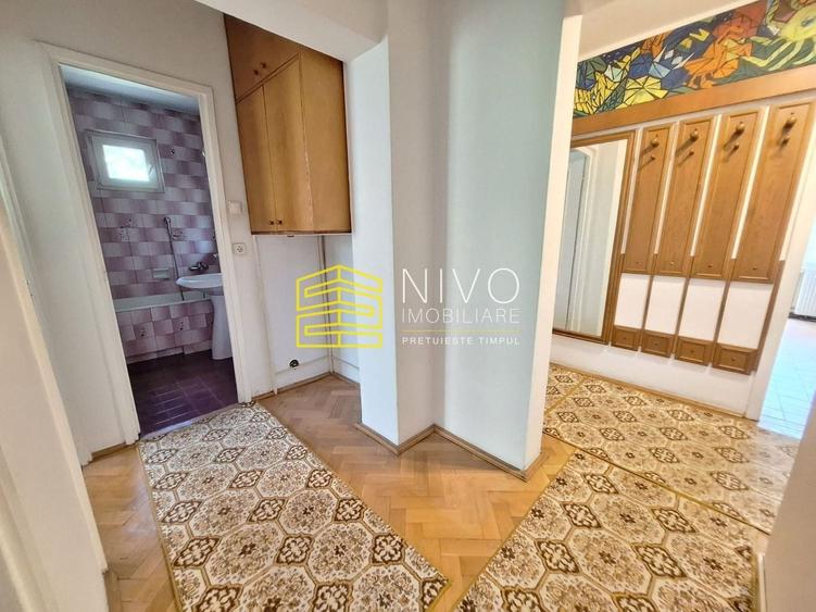 Apartament cu 3 camere decomandat, mobilat în Cornișa