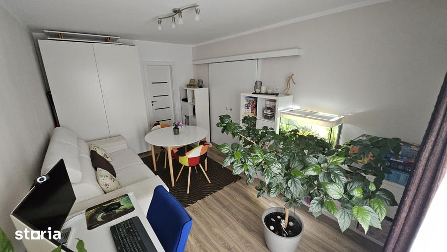 Apartament cu 4 camere decomandat în Dârste