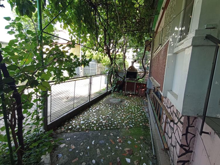 Casă individuală cu 4 camere cu Canalizare în Nicolina