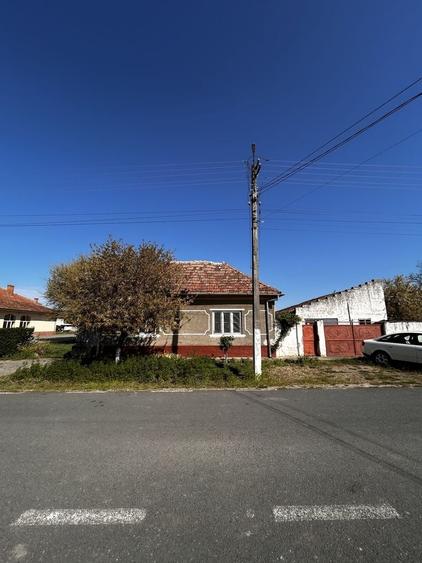 Casă cu 4 camere în Iratoșu