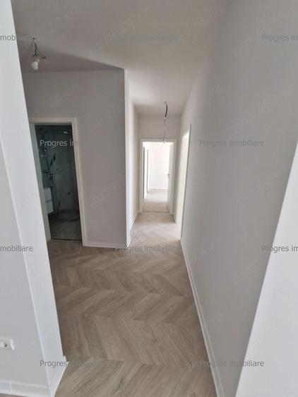 Apartament cu 3 camere semidecomandat în Aradului
